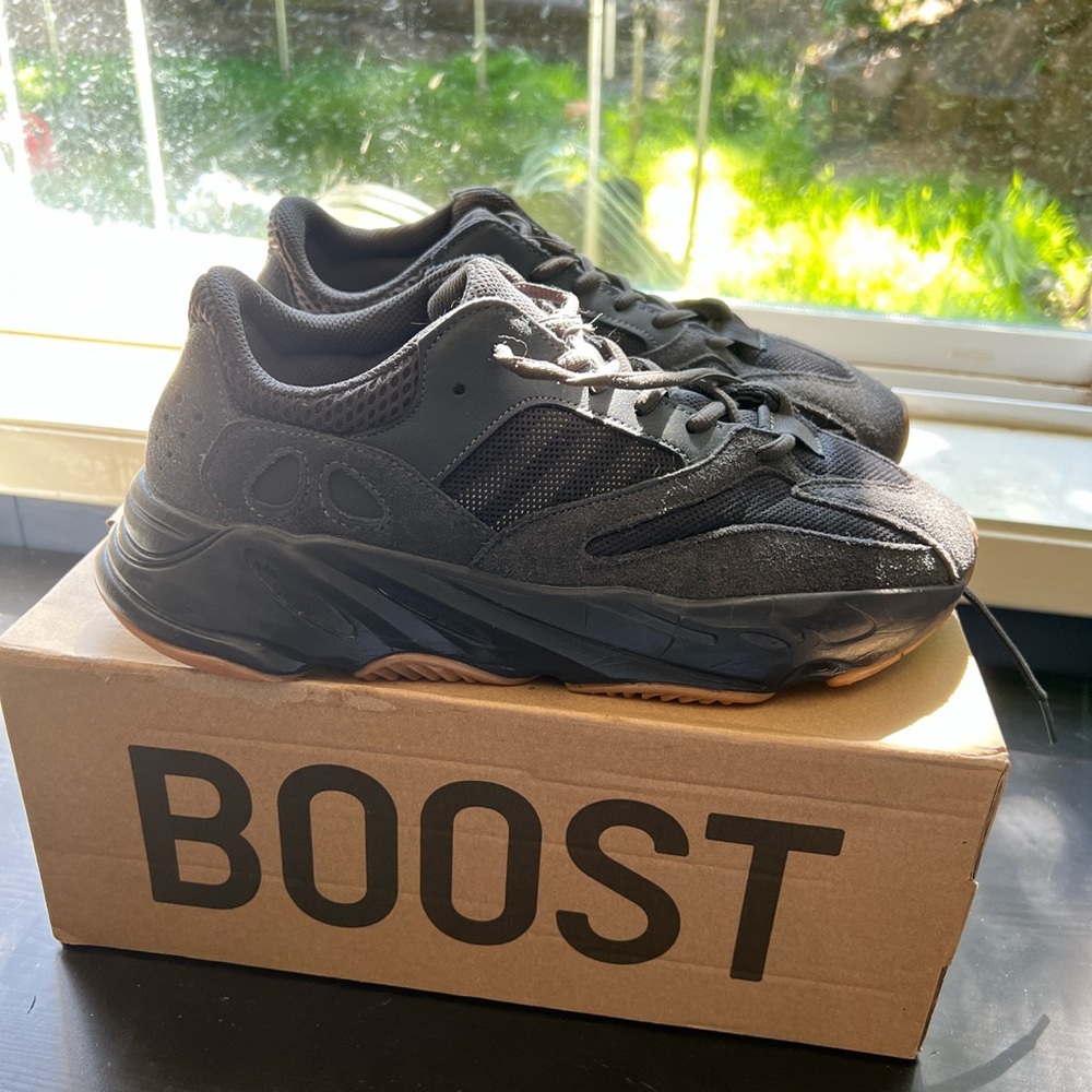 YEEZY Boost 700 Utility Black - size 10.5 with box